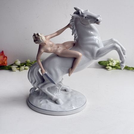 Статуэтка Воительница на Коне 21 см Sсhaubach-Kunst
