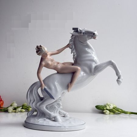 Статуэтка Воительница на Коне 21 см Sсhaubach-Kunst
