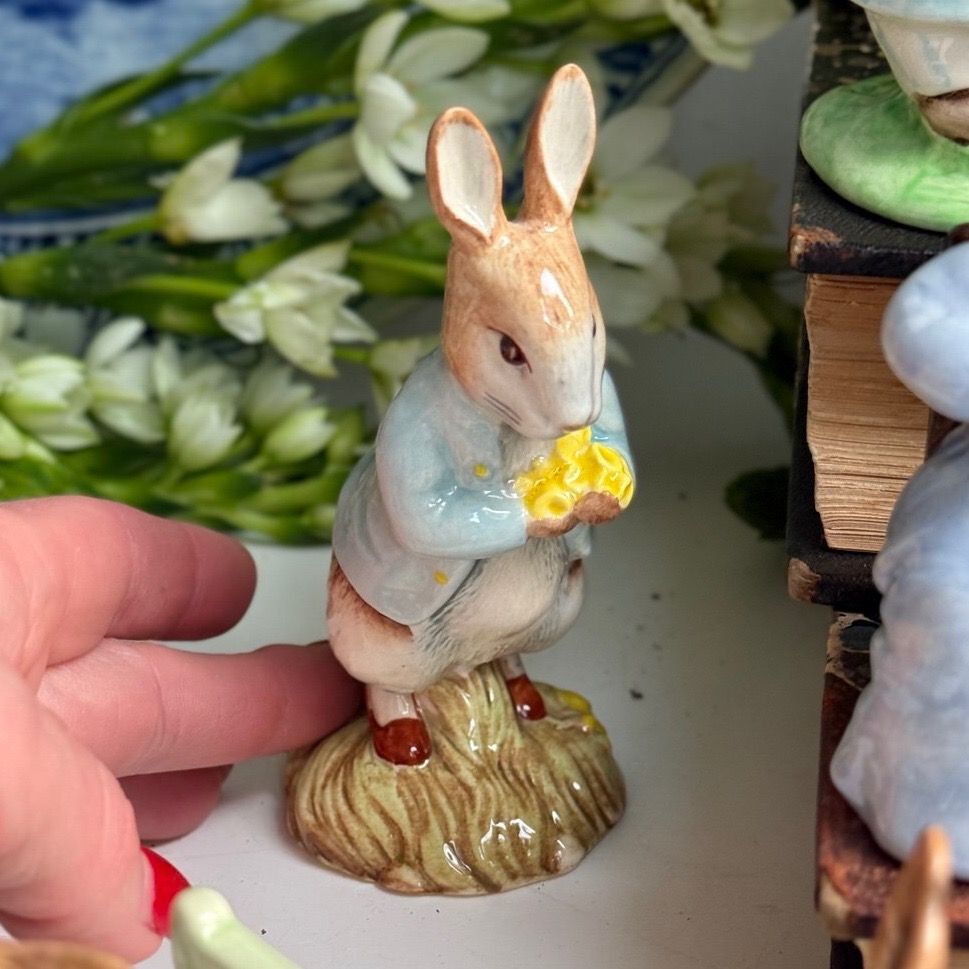 Статуэтка Beatrix Potter Peter with Daffodils Royal Albert Англия 1996 г