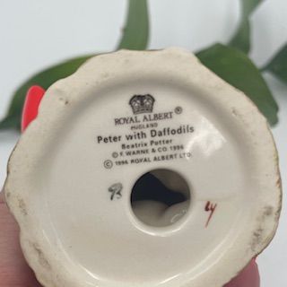 Статуэтка Beatrix Potter Peter with Daffodils Royal Albert Англия 1996 г