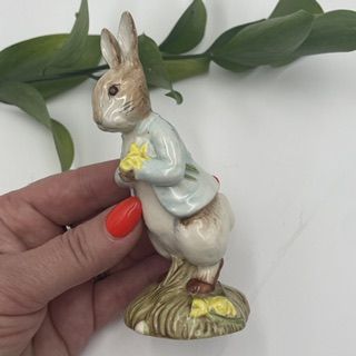 Статуэтка Beatrix Potter Peter with Daffodils Royal Albert Англия 1996 г