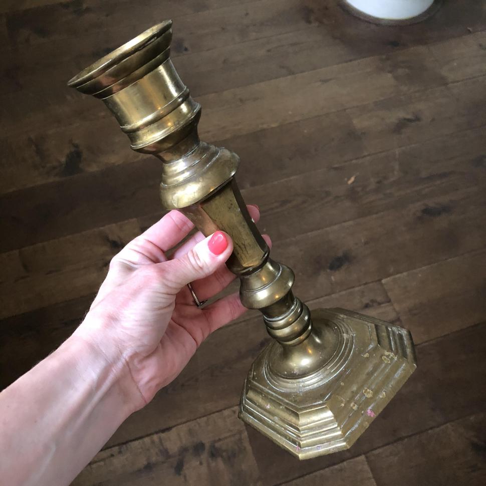 Подсвечник для тонкой свечи на фигурной ножке, латунь
