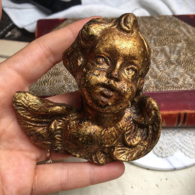 Золотой ангел настольный декор