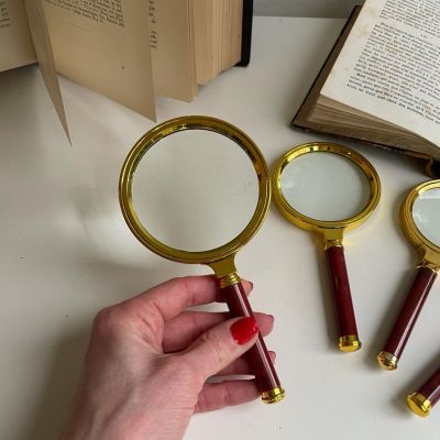 Лупа золотистая 9 см на ручке