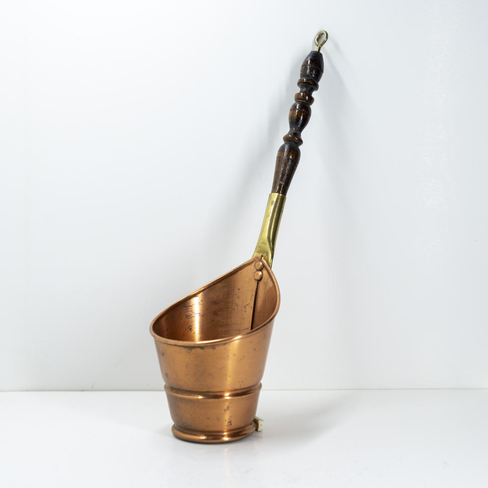 Ковш с деревянной ручкой и подвесом, медь