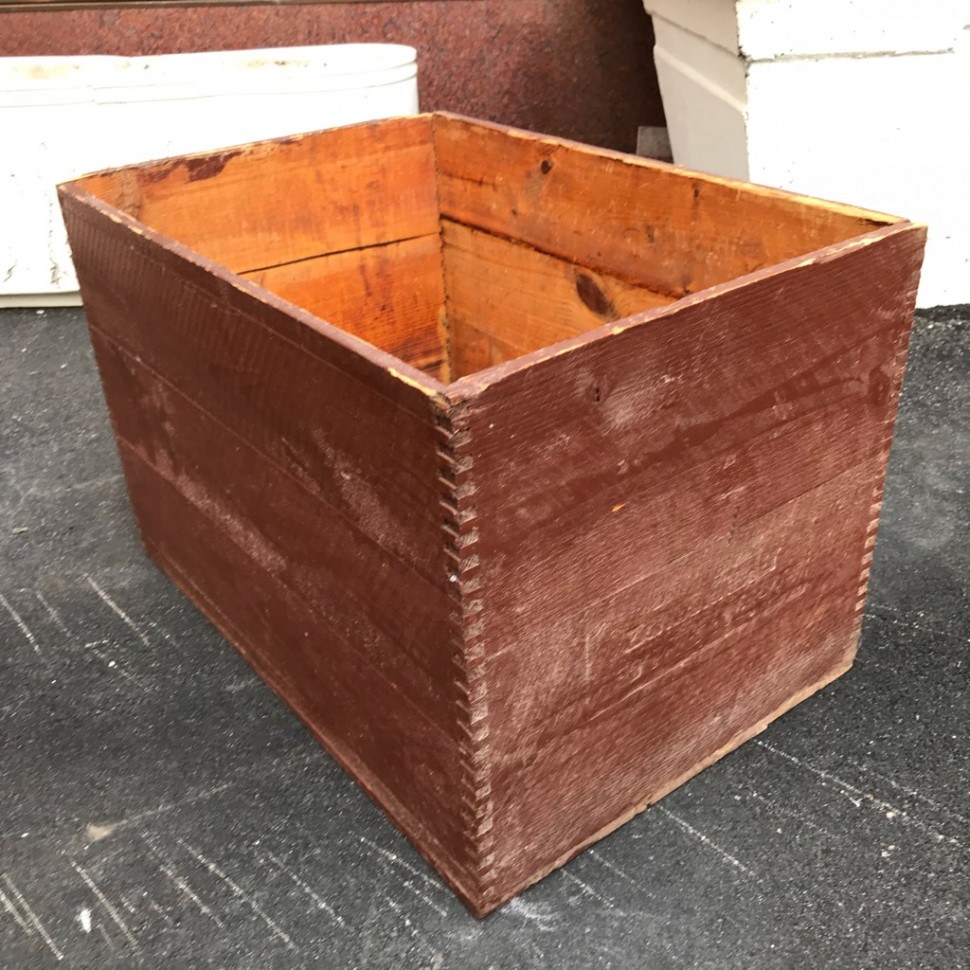 Ящик крашенный дерево Трещина на дне