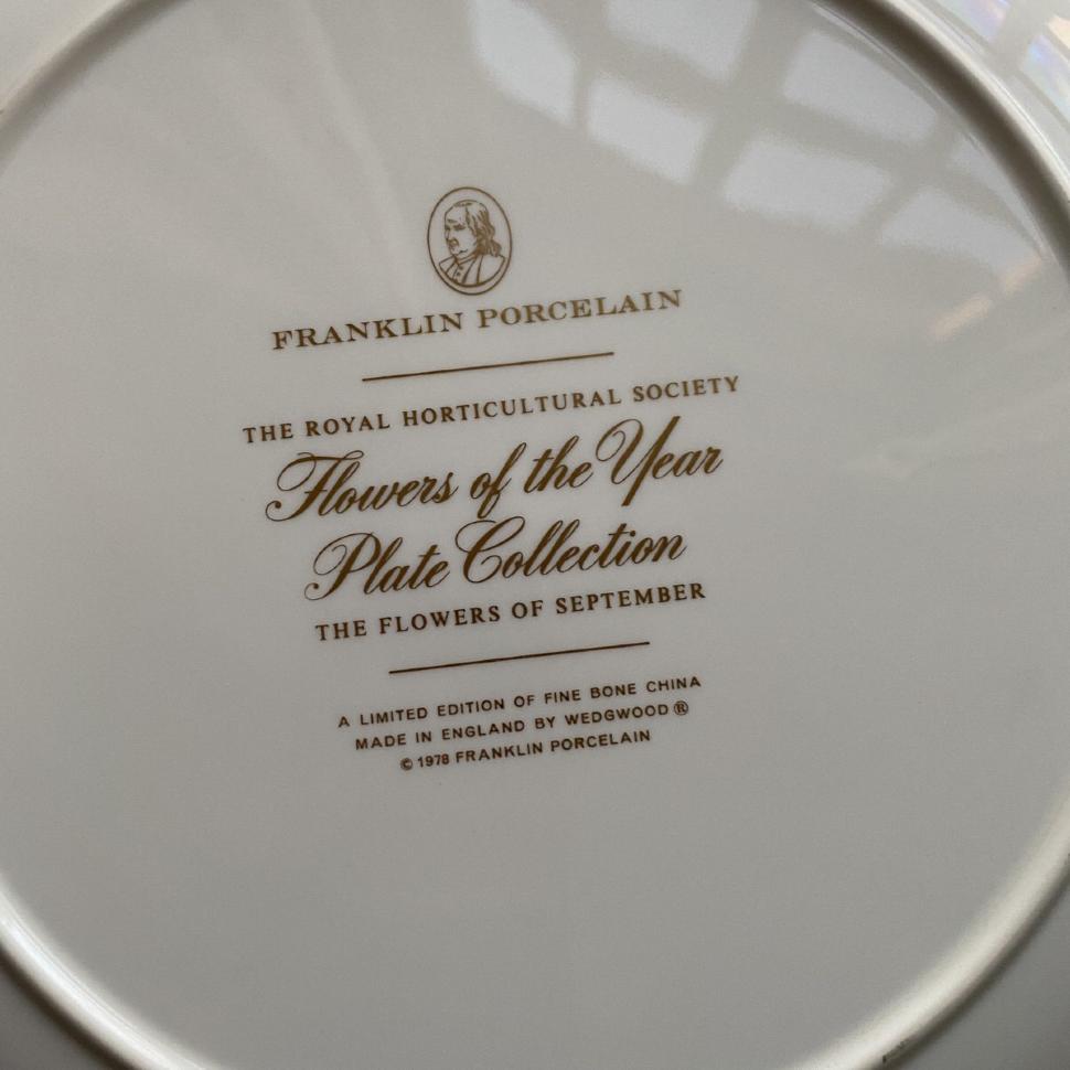 Тарелка Franklin Porcelain Wedgwood Flowers of the Year Сентябрь 27 см