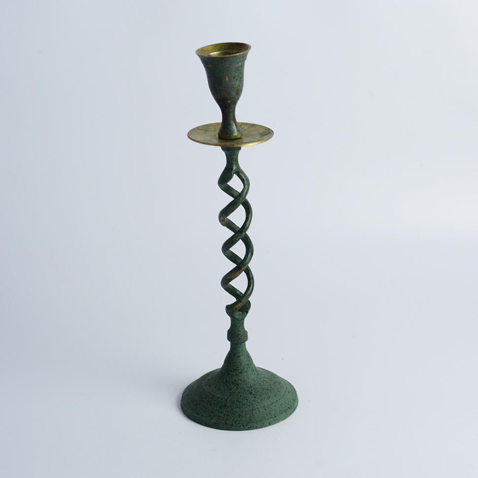 Подсвечник с витой ножкой латунь