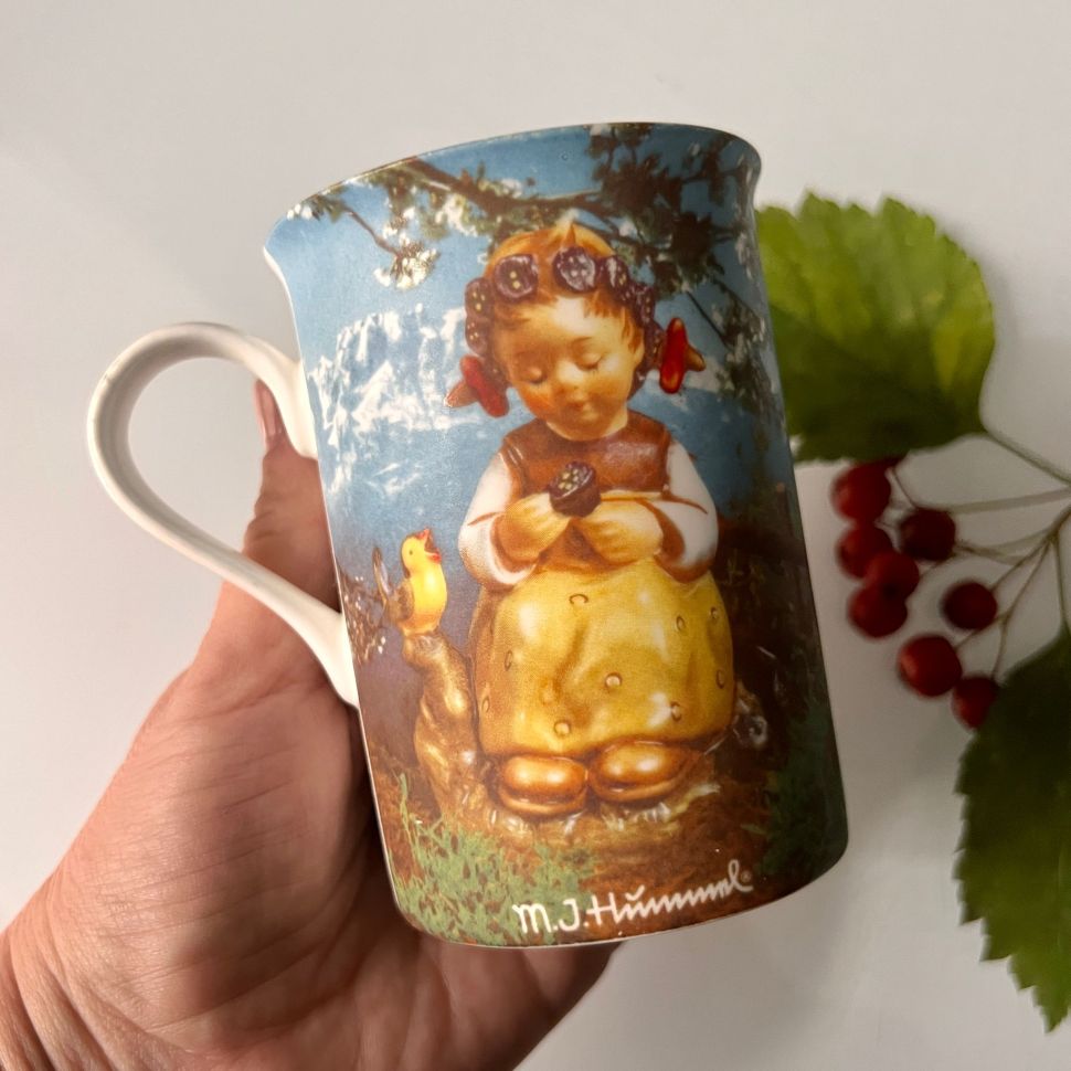 Чашка M.J. Hummel Девочка с птичкой 300 мл фарфор