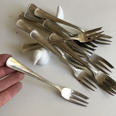 Вилка десертная мельхиор горошек