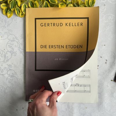 Книга альбом с нотами для обучения игре на фортепиано на немецком языке
