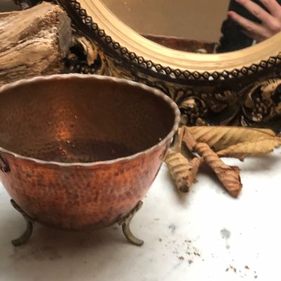 Кашпо на латунных ножках 14,5 см медь