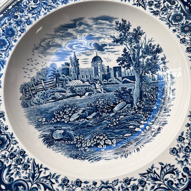 Блюдо углубленное Blue Castle ВиллеройБох 32 см Германия