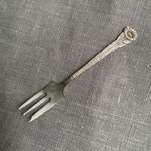 Вилка трезубец Ромашка 12 см серебрение