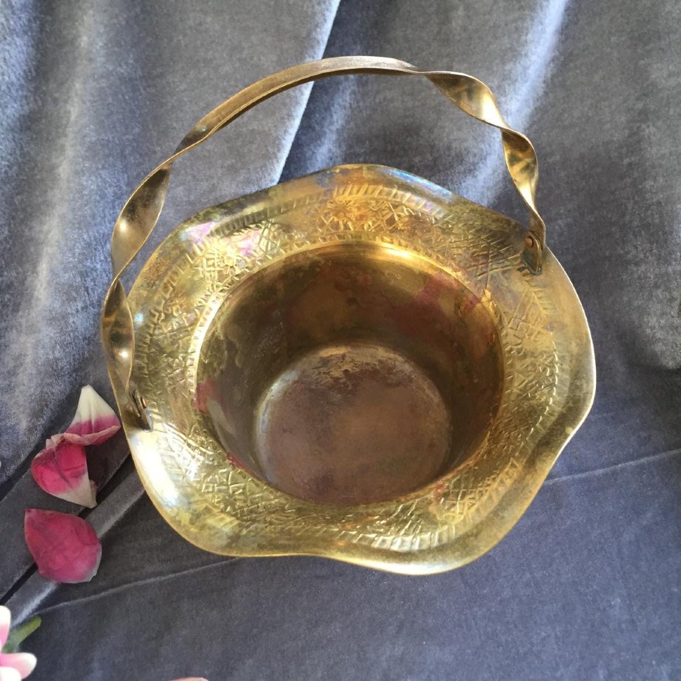 Бонбоньерка с ручкой латунь