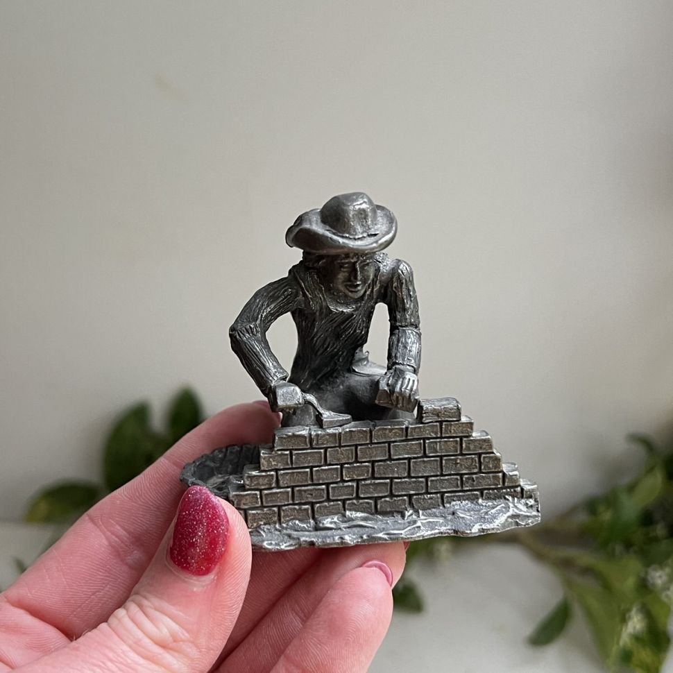 Статуэтка Каменщик 7 см олово