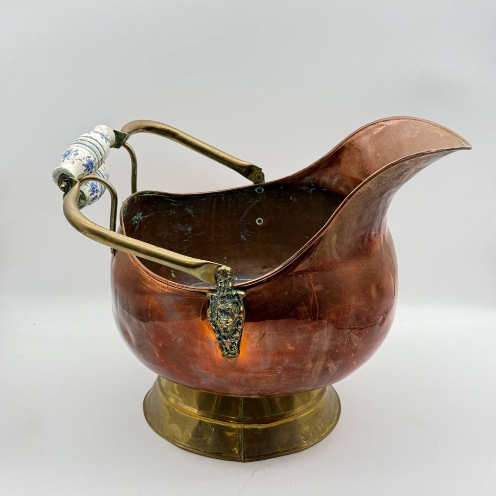 Зольник большой медный со львами и керамической ручкой