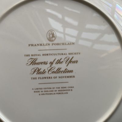 Тарелка Franklin Porcelain Wedgwood Flowers of the Year Ноябрь 27 см 