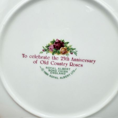 Тарелка юбилейная Royal Albert Old Country Roses 1986