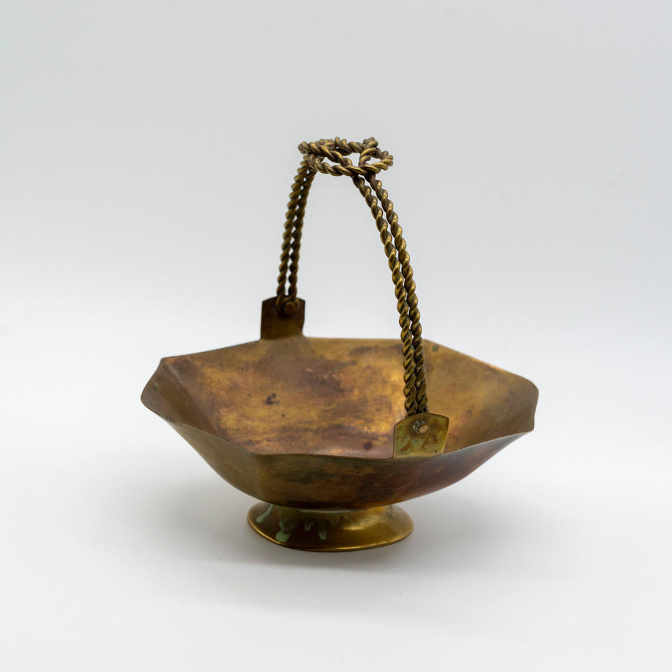 Ваза-конфетница с витой ручкой, латунь