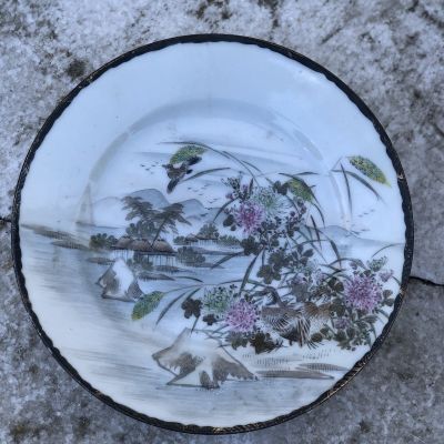 Тарелка 18 см шинуазри ручная роспись (нитевидные трещины)