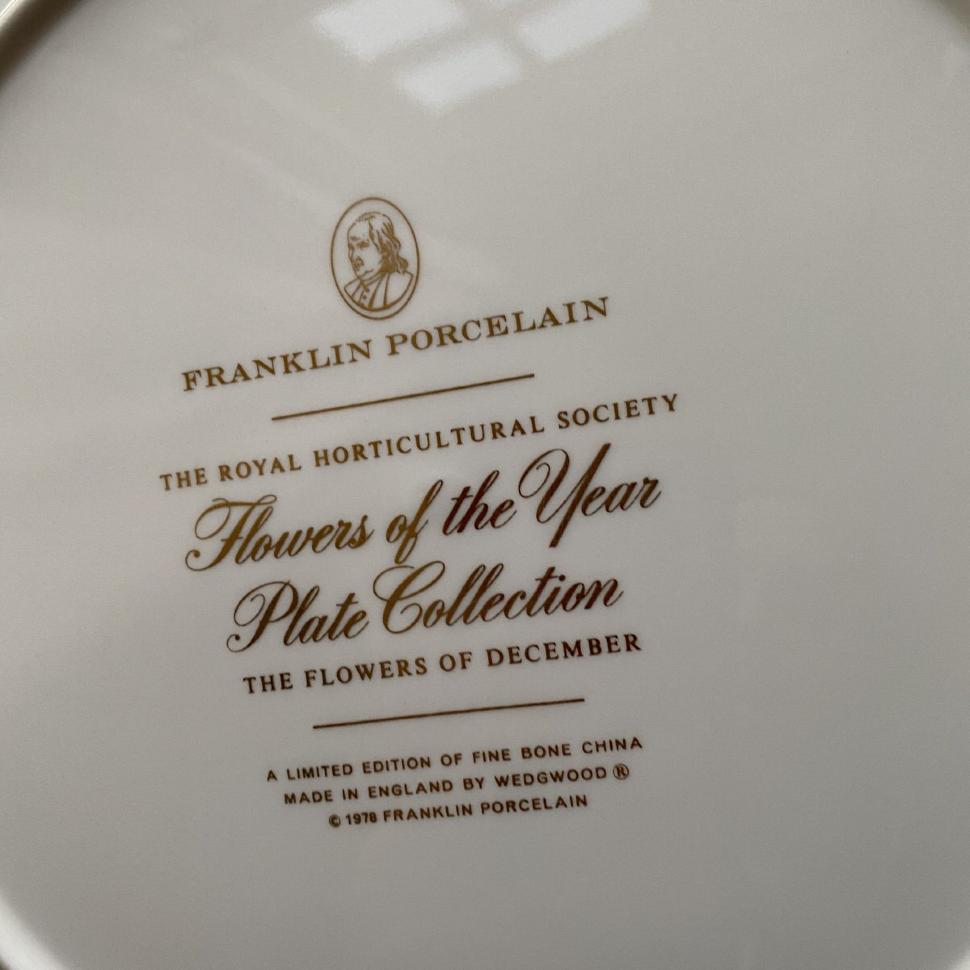 Тарелка 27 см Franklin porcelain Wedgwood Flowers of the Year Декабрь