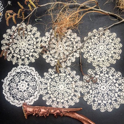 Малая салфетка ручной вязки, снежинки