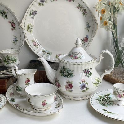 Чайник Royal Albert 12 месяцев 1,3 л Англия изъян