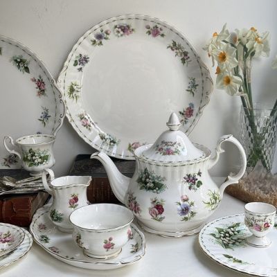 Чайник Royal Albert 12 месяцев 1,3 л Англия изъян