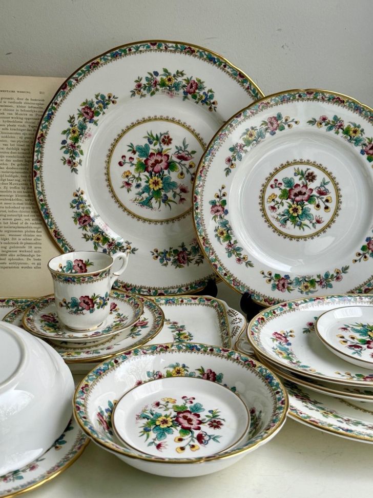 Тарелка Coalport Ming Rose 23 см Англия