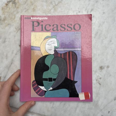 Книга Pablo Picasso mini konstguide 95 стр.