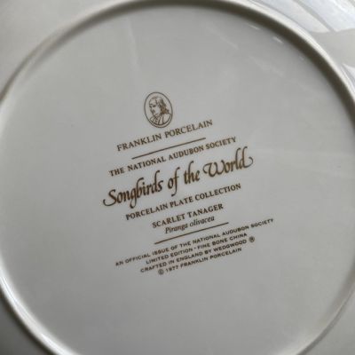 Тарелка Franklin Porcelain Wedgwood Songbirds of the World Scarlet Tanager 1977 г. 28 см