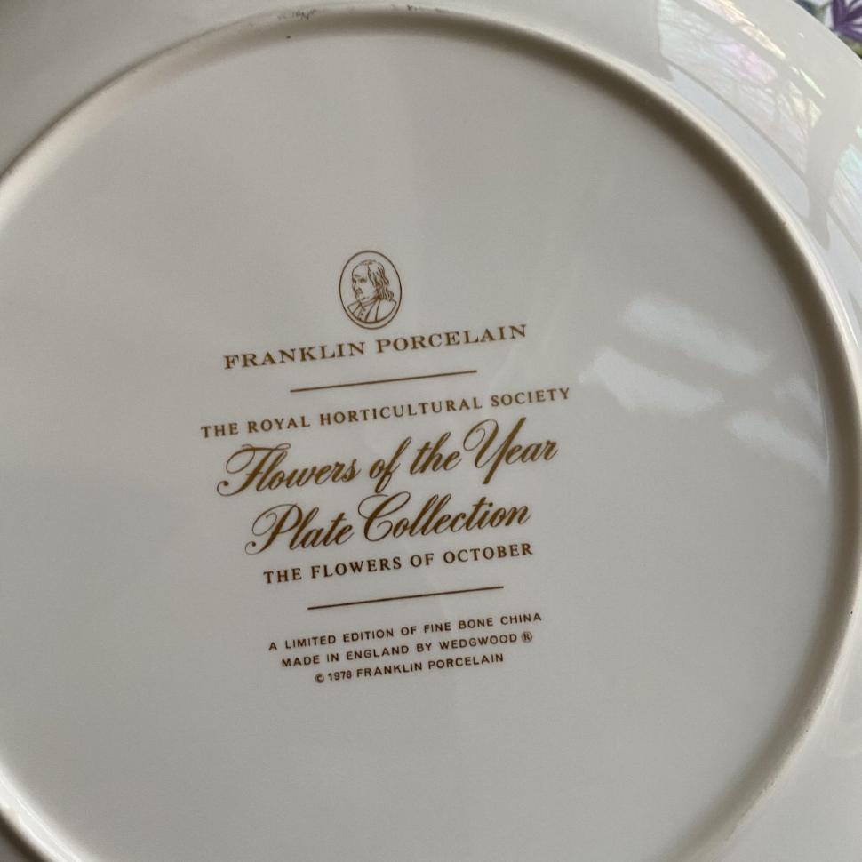 Тарелка Franklin Porcelain Wedgwood Flowers of the Year Октябрь 27см