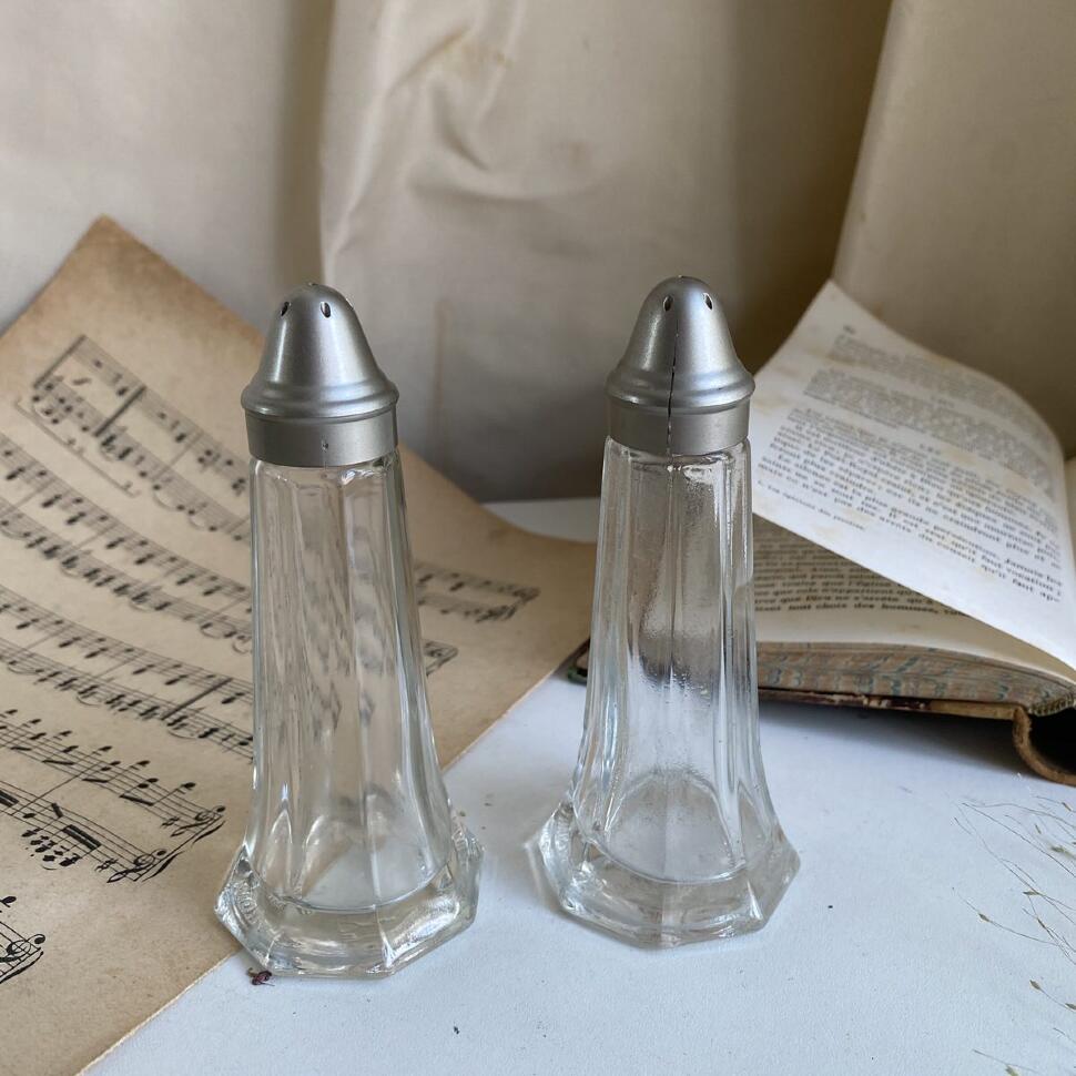 Солонка Германия 12 см стекло набор 2 шт. трещинка 1 колпачка