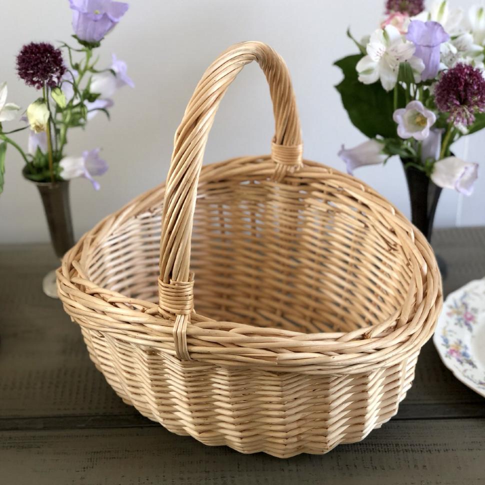 Корзина светлая плетеная