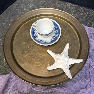 Блюдо большое латунное со штихельной гравировкой