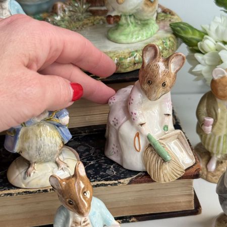 Статуэтка Beatrix Potter Hunca Munca Sweeping Royal Albert Англия 1977 г 