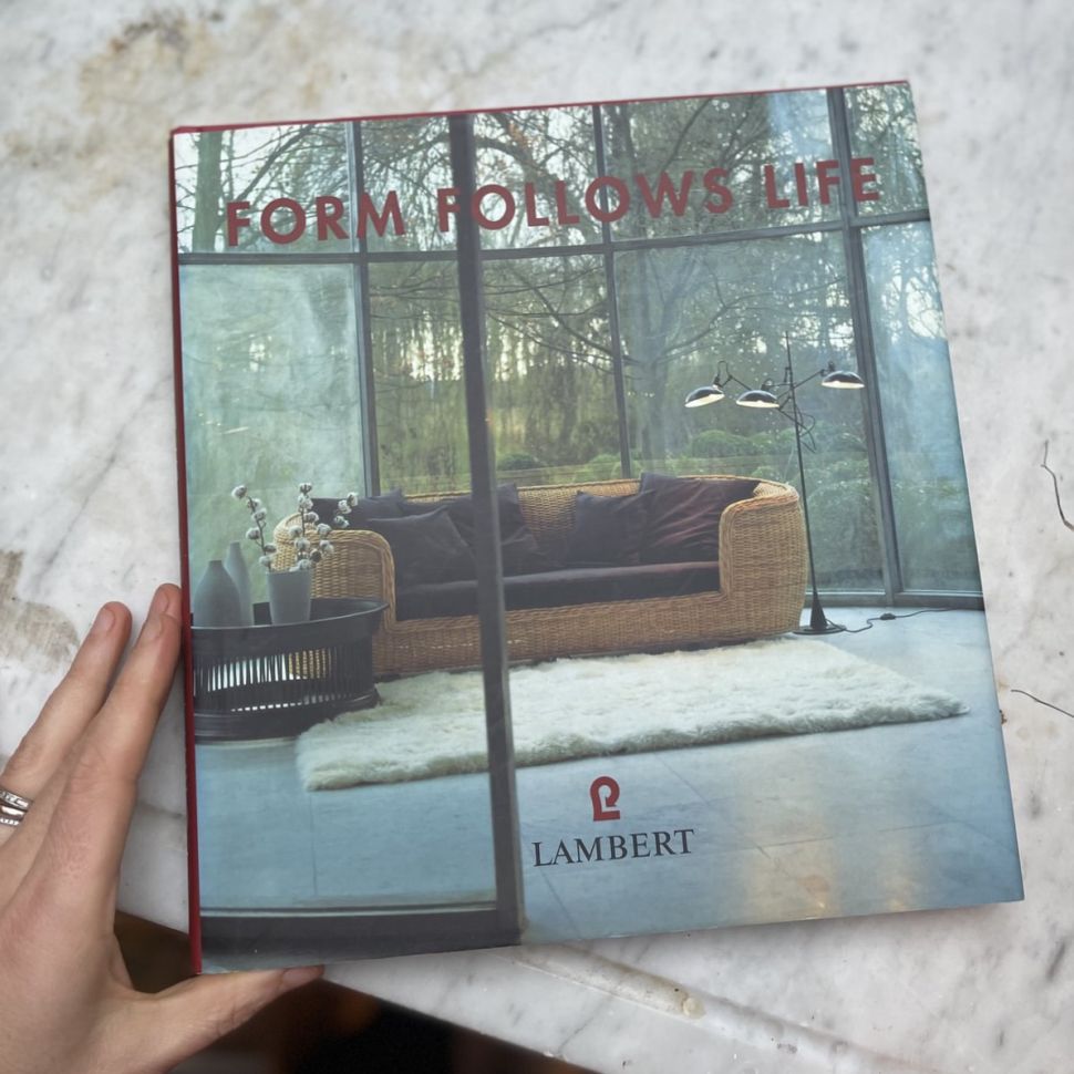 Книга Дизайн мебели Form follows life 206 стр.