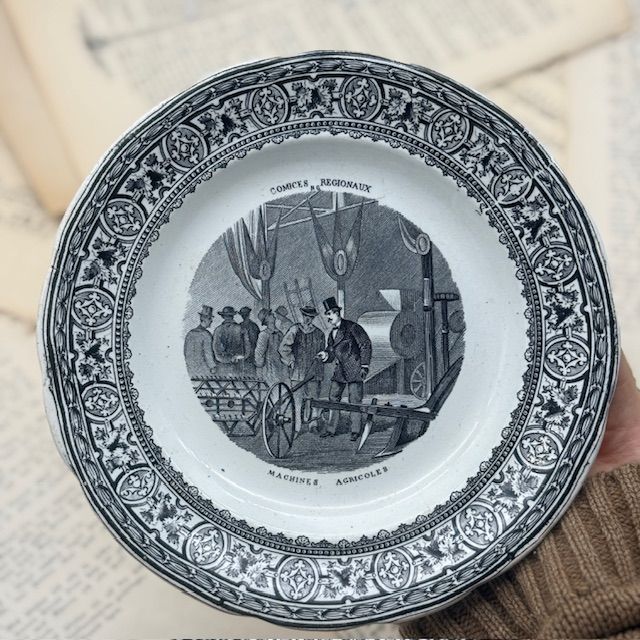 Тарелка Gien Comices Regionaux Сельскохозяйственная техника 20 см Франция 