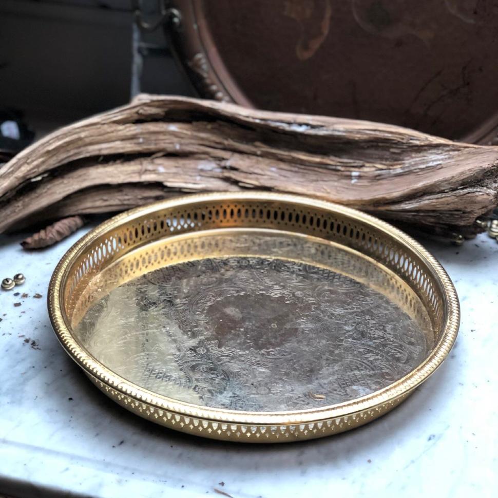 Поднос с высокими резными бортиками 32 см гравировка металл