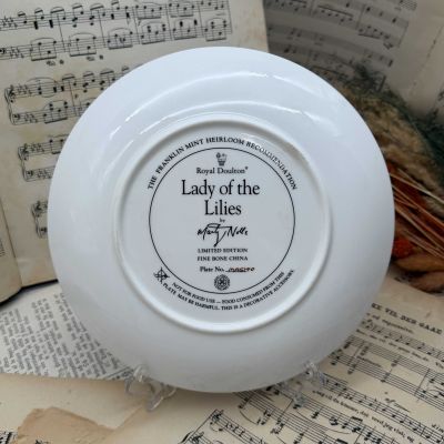 Тарелка Royal Doulton Lady of the Lilies 21 cм Англия