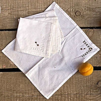 Салфетка белая с прорезным краем