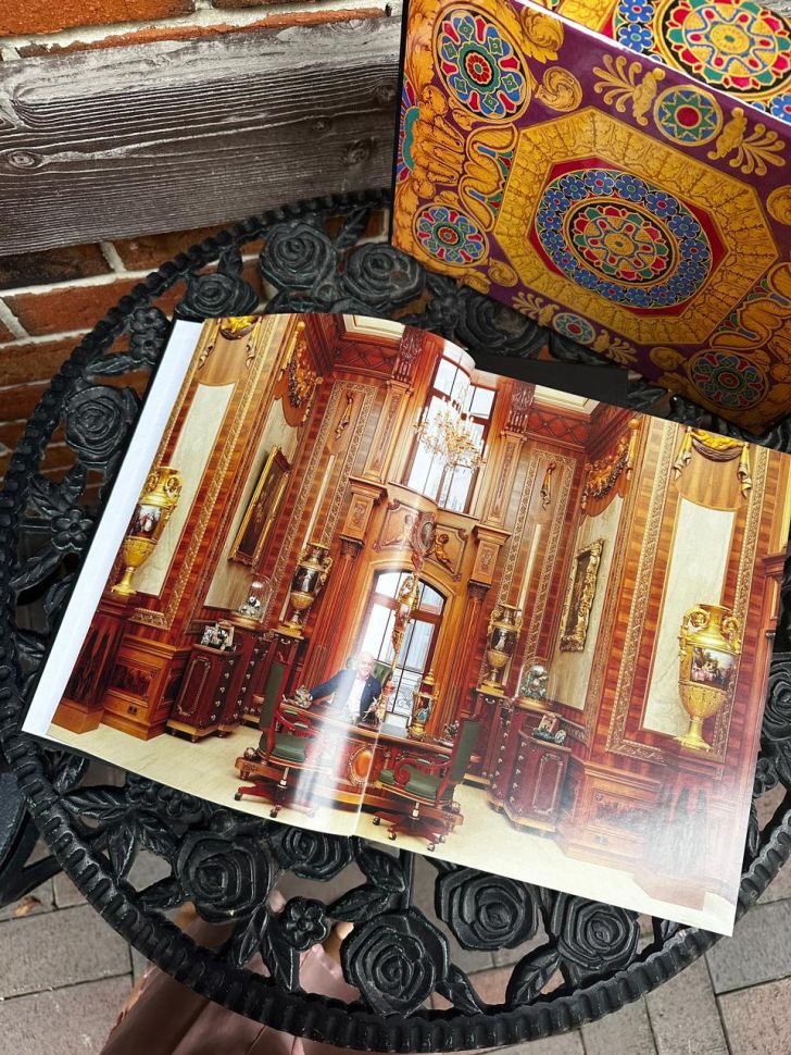 Книга Вазы Императорского Фарфорового Завода Хмельницкая Е. С. подарочное издание в 2х томах