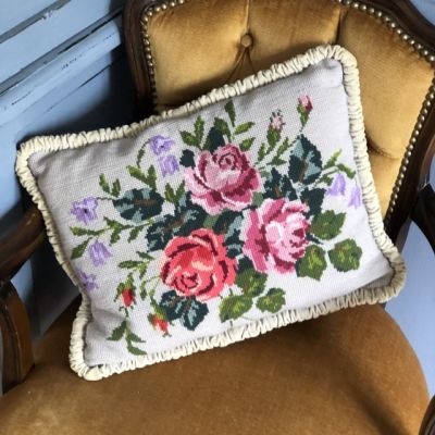 Подушка бархатные Розы