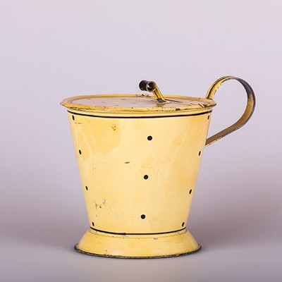 Эмалированное ведерко с крышкой для сыпучих