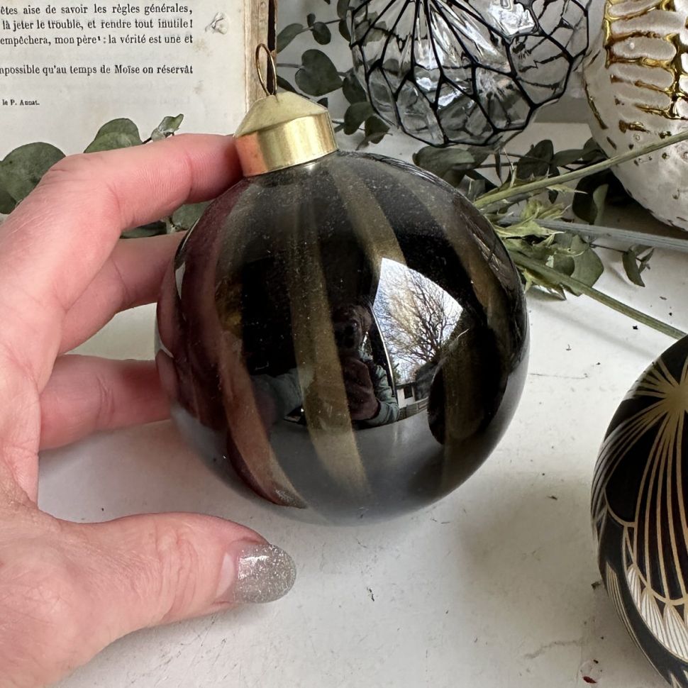 Подвес шар новогодний Полоски 8 см пластик