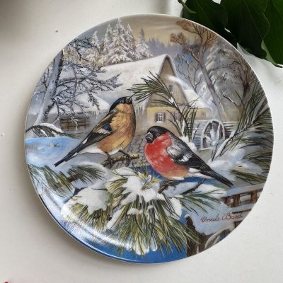Тарелка номерная 20 см Hutschenreuther 1992 Vogel im Winter Dompfaffparchen vor der Muehle