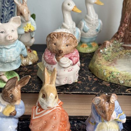 Статуэтка Beatrix Potter Mrs.Tiggy Winkle Takes Tea Royal Albert Англия 1985 г 