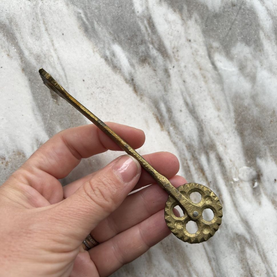 Нож роликовый для пасты 12 см латунь