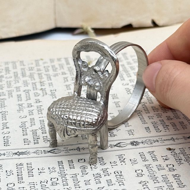 Кольцо для салфетки Стул металл 1